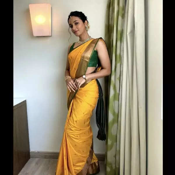 साड़ी स्टाइल
