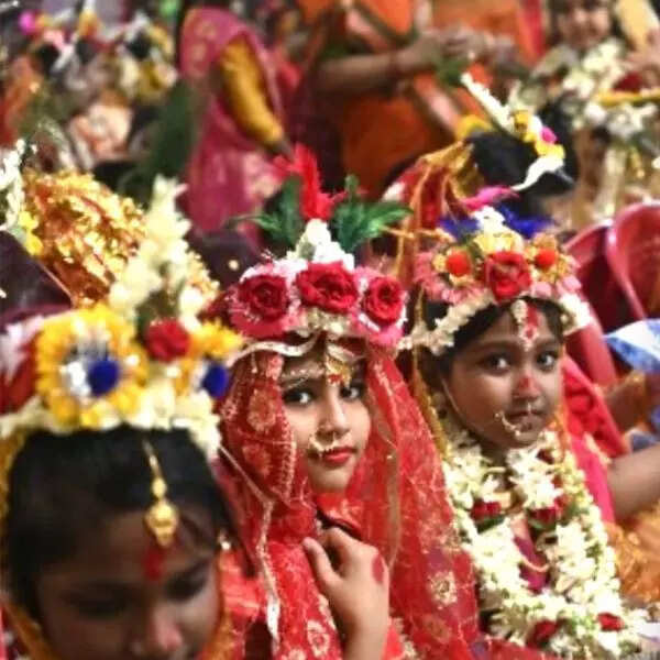 कितनी उम्र की कन्याओं का करना चाहिए पूजन Kanya Puja Girls Age