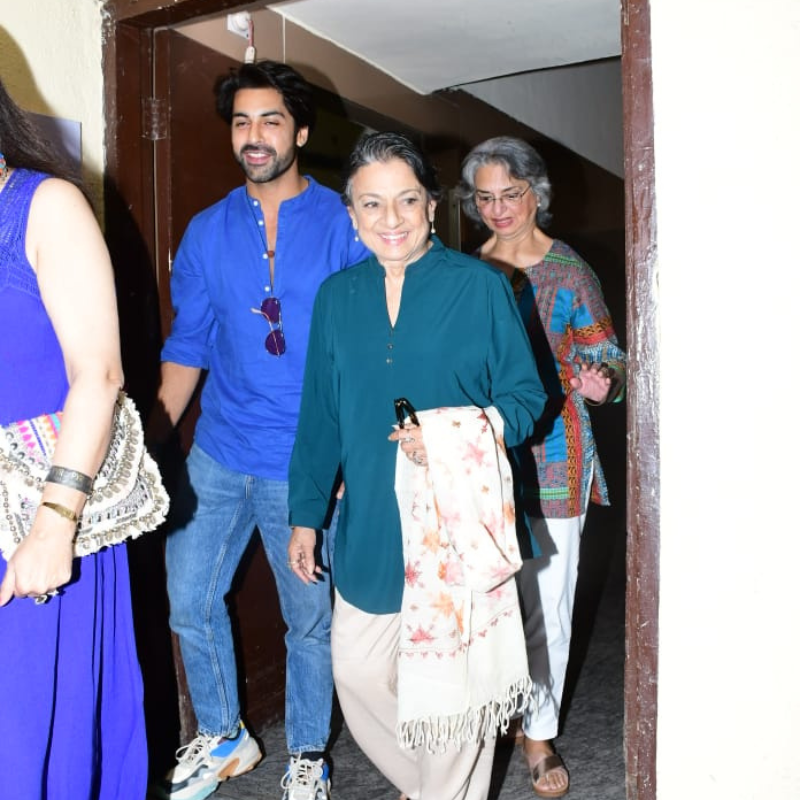 Ajay Devgn की सास Tanuja भी आई नजर