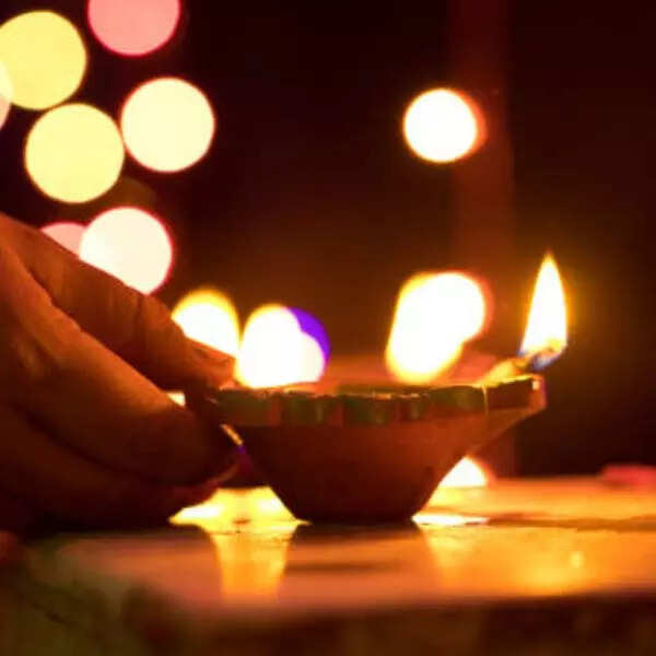 देसी घी का दीपक जलाएं