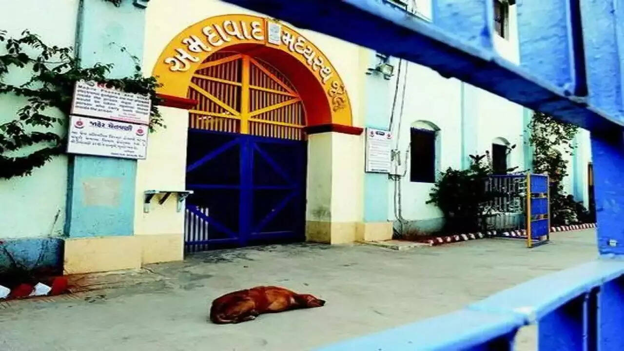 साबरमती जेल में करना होगा काम