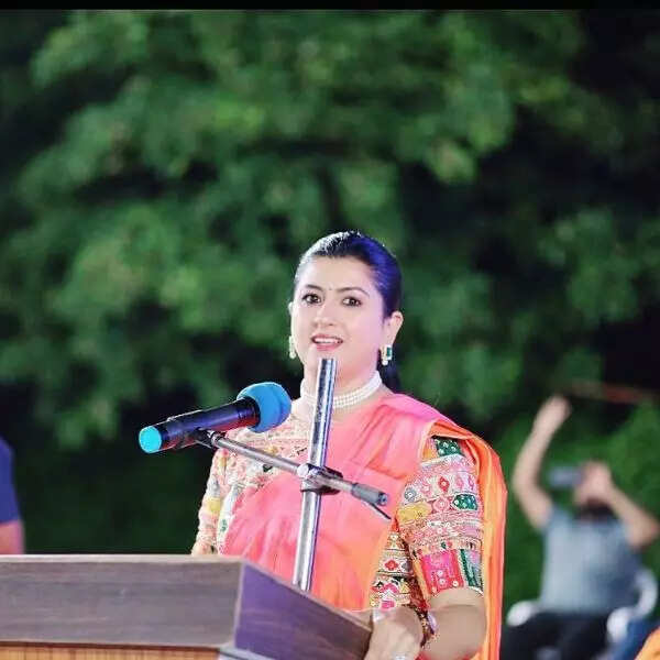 PM के साथ टि्वटर पर ये लोग करते हैं फॉलो