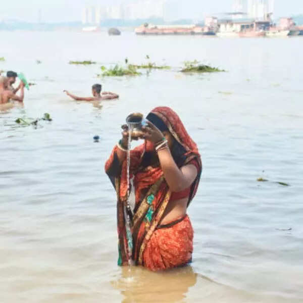 तांबे के बर्तन से ही भगवान सूर्य को दें अर्घ्य