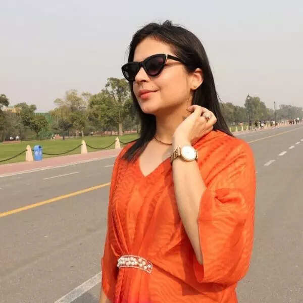 मैम की आंखों की खूब होती है तारीफ