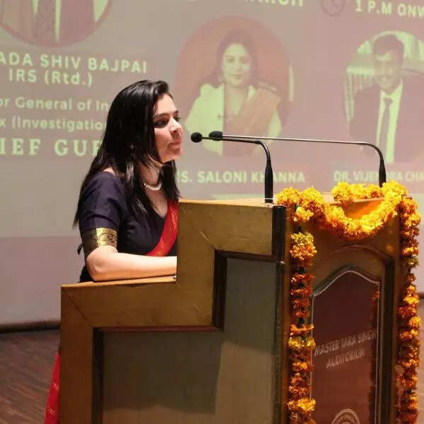 इन संस्थानों को भी दीं अपनी सेवाएं