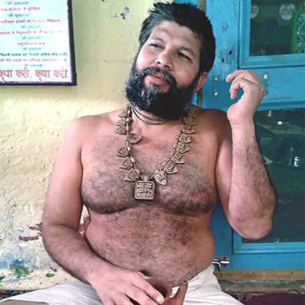 आधी रात को छोड़ दिया था घर