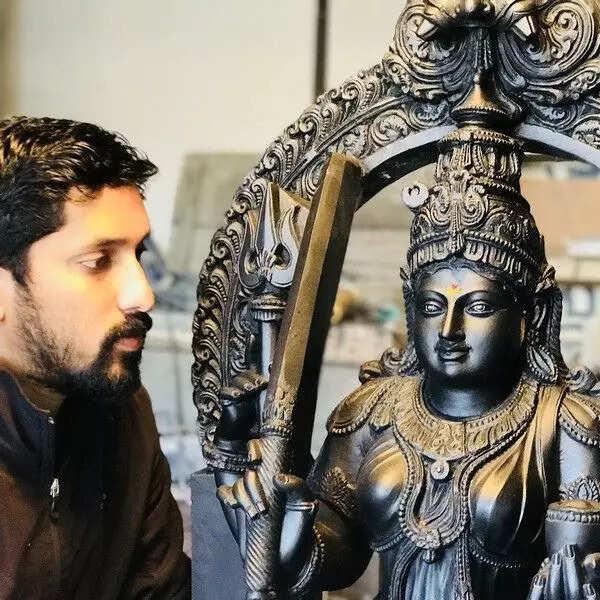 तो यहां से लाई गई हैं शिलाएं