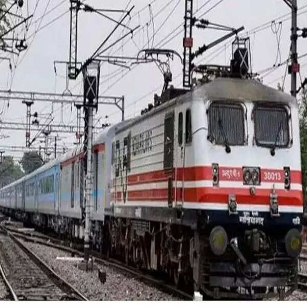 strongराष्ट्रीय रेल सुरक्षा कोष के लिए 11800 करोड़strong