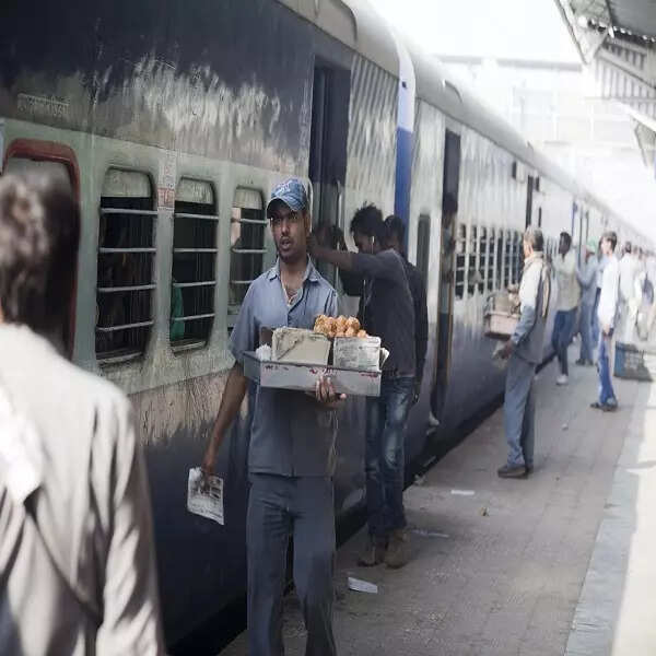strongयात्रियों से कमाए 63300 करोड़strong
