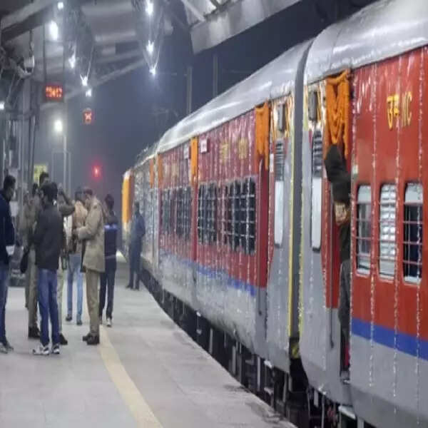 strongरेलवे ने कमाए 24 लाख करोड़ रुपयेstrong