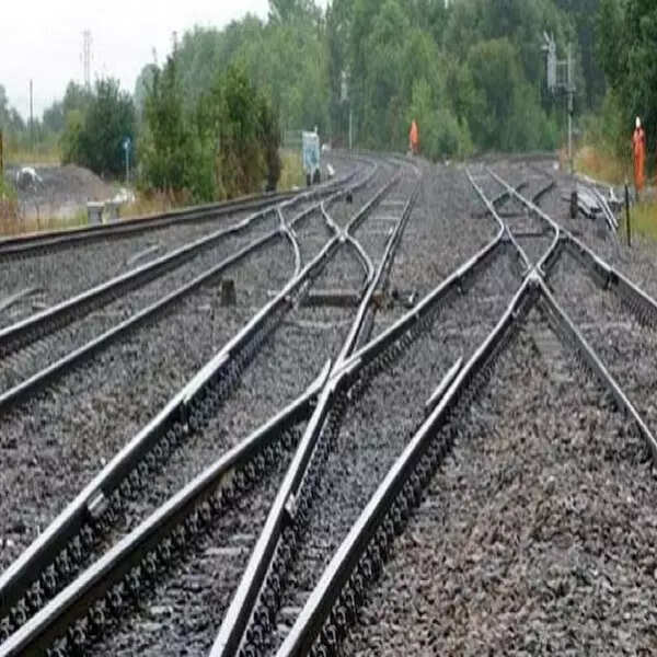 strongरेल नेटवर्क पर एक लाख करोड़ रुपये का निवेशstrong