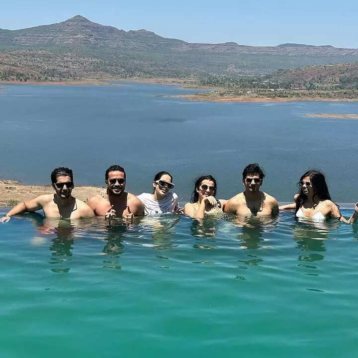 ट्रोलर्स के निशाने पर आईं उर्फी