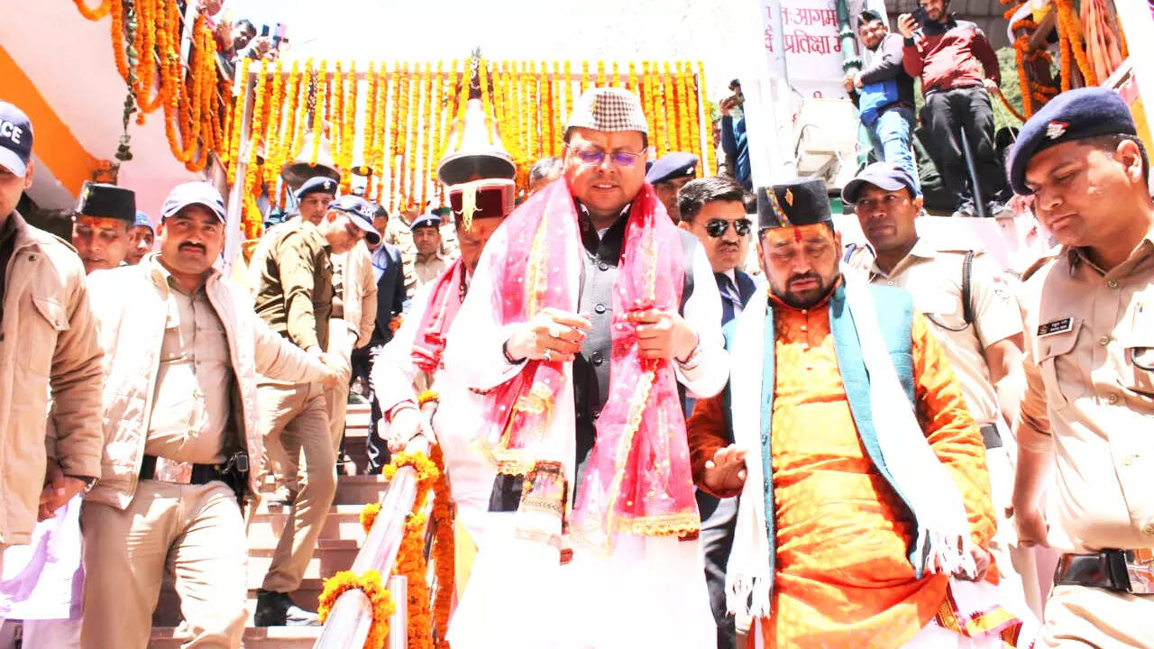 यमुनोत्री धाम के कपाट श्रद्धालुओं के दर्शनार्थ खोल दिए गए ​