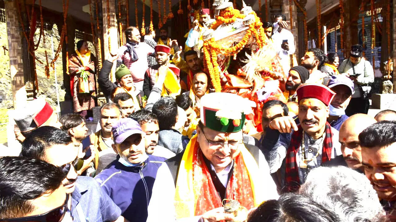 मां गंगा की उत्सव डोली​