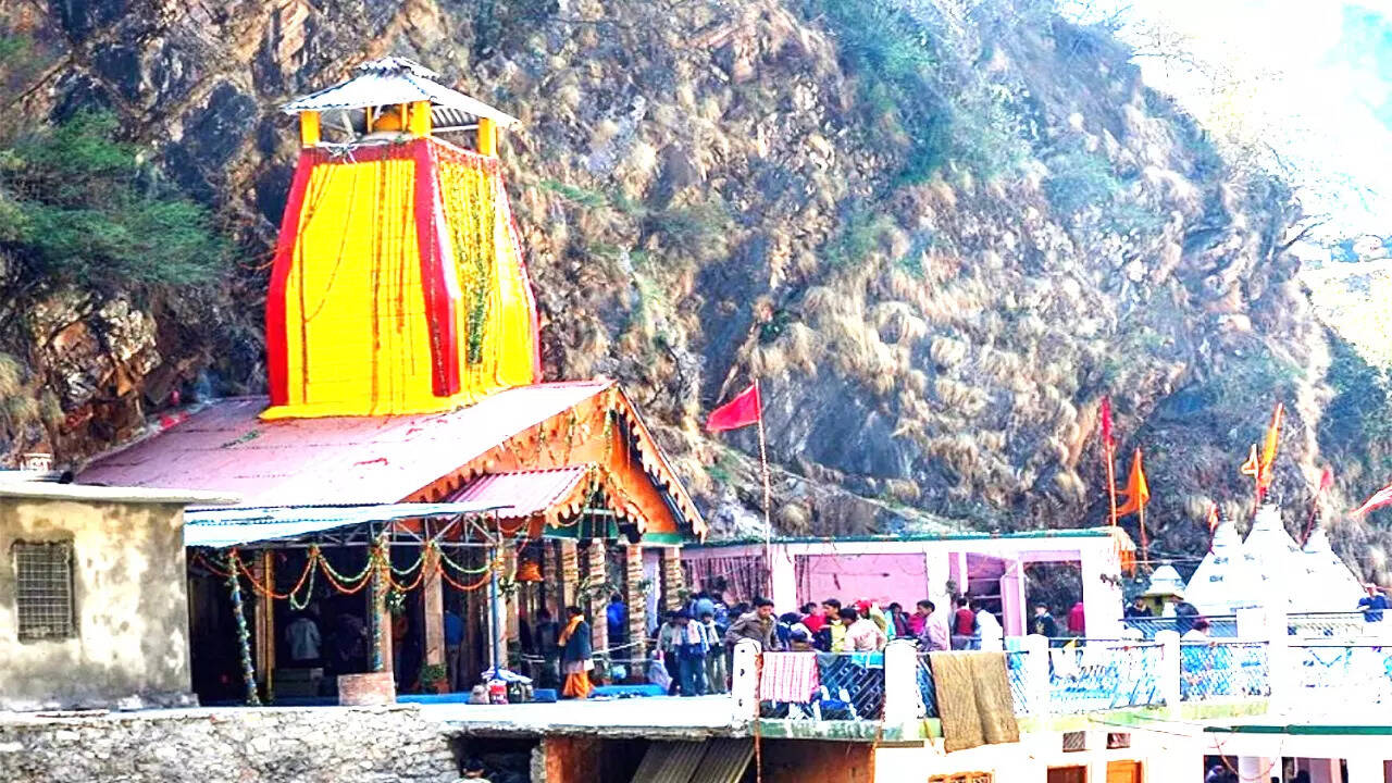 ​​डोली 11 बजे यमुनोत्री धाम पहुंची​