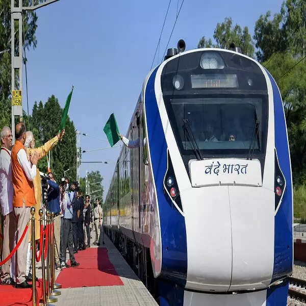 strongवंदे भारत एक्सप्रेसstrongstrongstrong