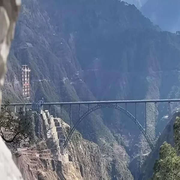 strongचेनाब में सबसे ऊंचा रेलवे पुलstrong
