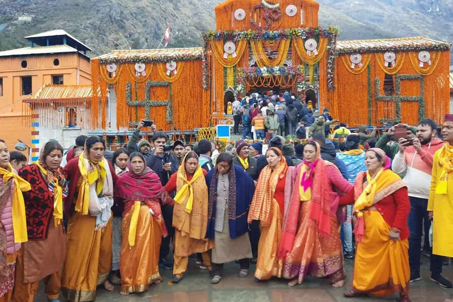 खुल गए बद्रीनाथ के कपाट