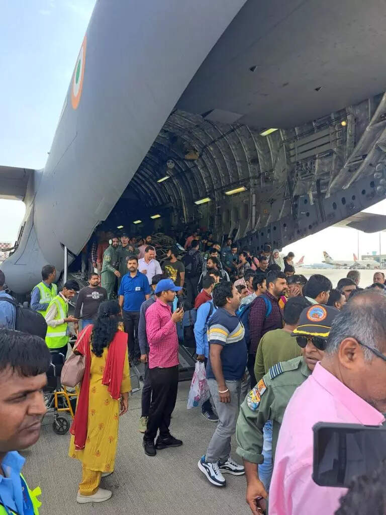 बड़ी संख्या में खारतूम छोड़ चुके हैं भारतीय