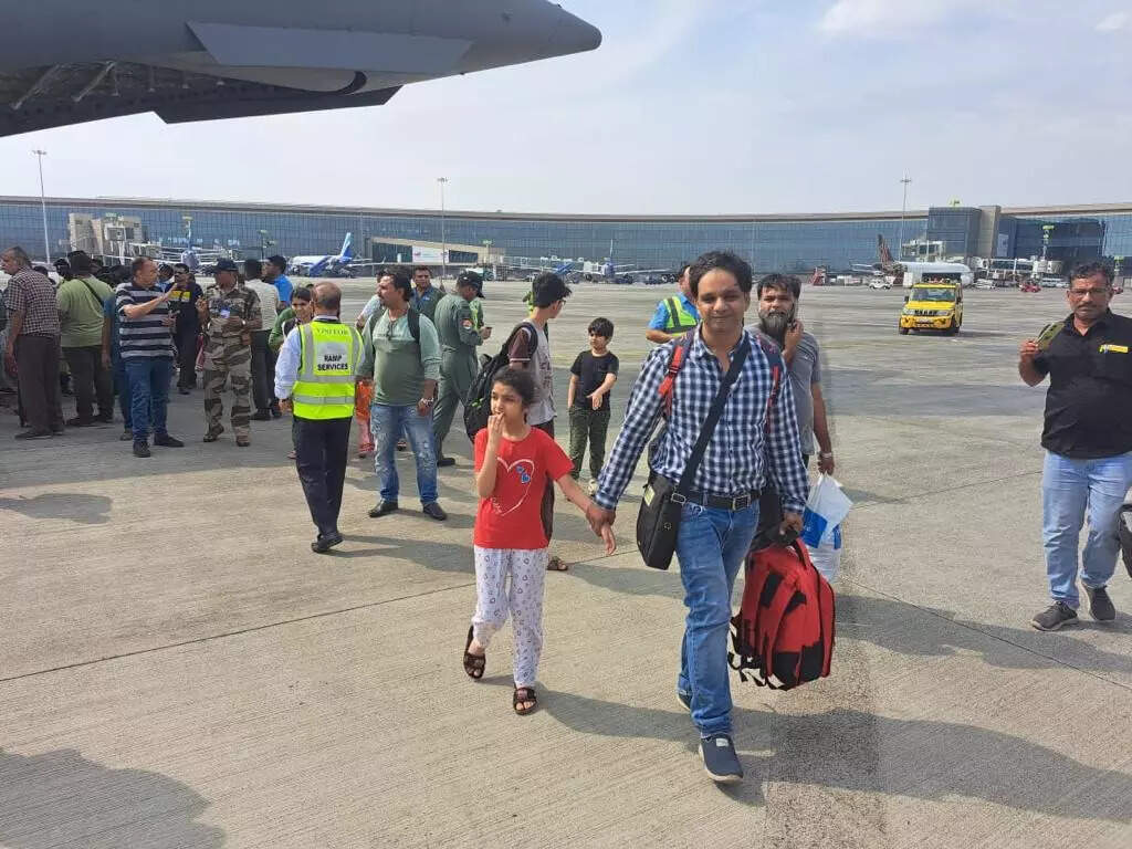 स्वदेश वापसी चमत्कार से कम नहीं