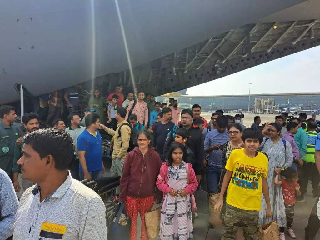 ऑपरेशन कावेरी के तहत वापस लाए जा रहे हैं भारतीय