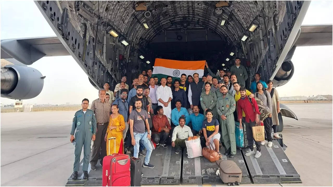 अब तक 2400 भारतीयों की हुई वापसी