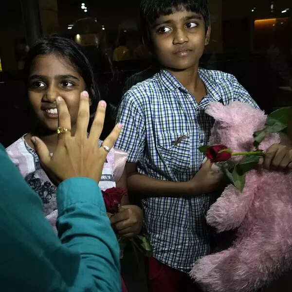 परिवहन विमान सी-17 को उड़ाने वाली वह वायु सेना की पहली महिला पायलट हैं।