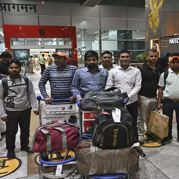 अब तक ऑपरेशन कावेरी के तहत भारत लौटने वाले भारतीयों की संख्या 2140 हो गई है।