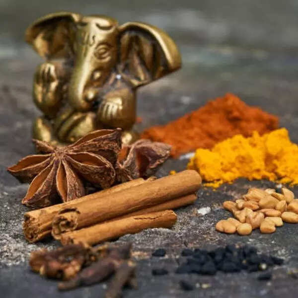 रंगत को निखारती है दालचीनी