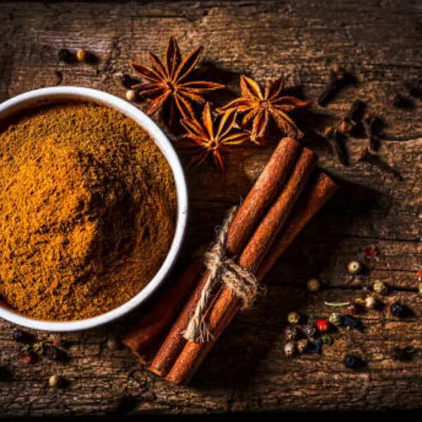 पिंपल्स को दूर करती है दालचीनी