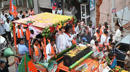 Karnataka Election 2023: कर्नाटक में आज चुनाव प्रचार का आखिरी दिन, तूफानी दौरों से मतदाताओं को लुभाने की कोशिश में जुटे नेता