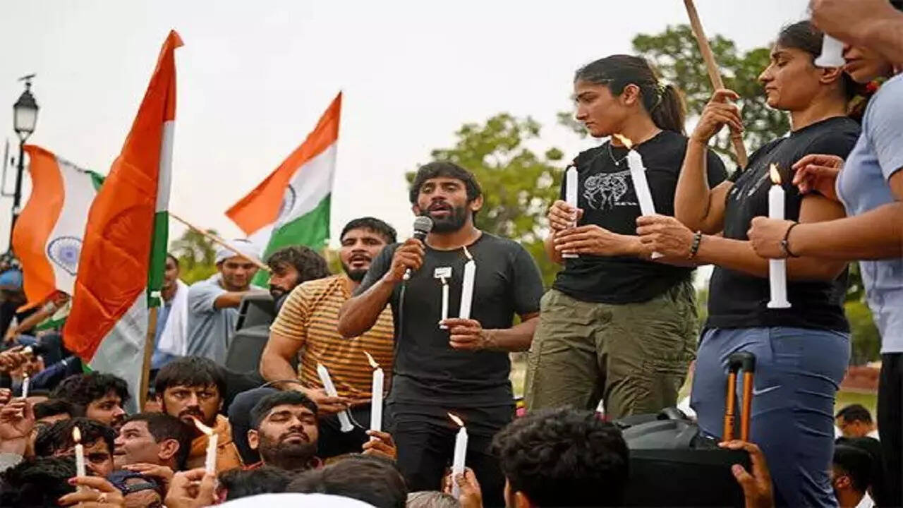 Wrestlers at jantar mantar