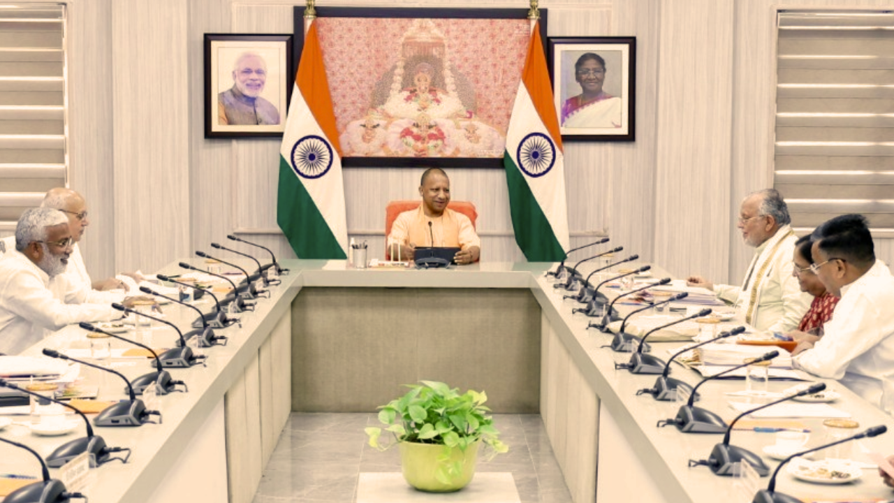 CM Yogi Adityanath, CM Yogi Cabinet Meeting, Yogi Adityanath news in hindi
