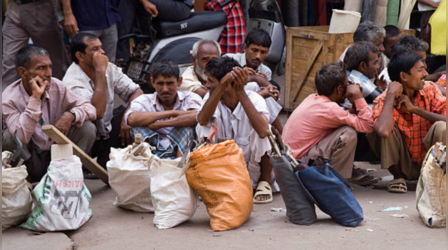 बेरोजगारी घटी, फिर भी मोदी के लिए टेंशन की बात; बन रहा खतरनाक ट्रेंड