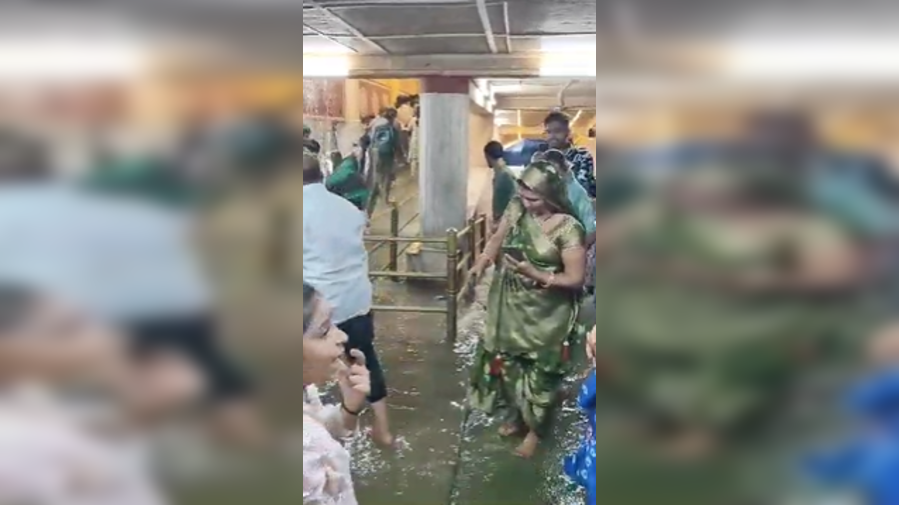 MP उज्जैन के महाकाल मंदिर में यूं भरा पानी