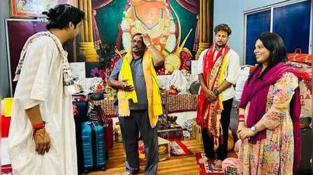 बागेश्वर धाम पहुंचकर कुलदीप यादव ने लिया आशीर्वाद, खराब दौर से गुजरते समय बांधी थी अर्जी