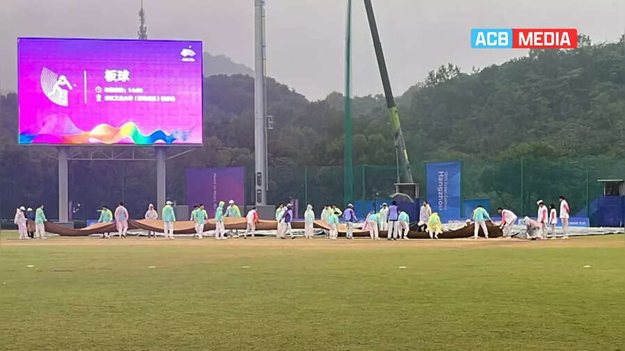 फौरन यूं कवर की गई पिच