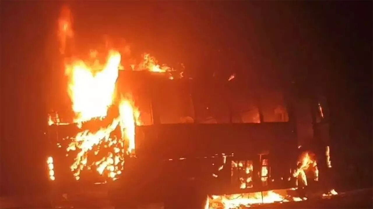 A sleeper bus filled with workers caught fire on the Delhi-Jaipur ...