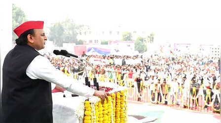Akhilesh Yadav: अब अखिलेश यादव को प्रधानमंत्री बनाने की उठी मांग, मौका था नेताजी की जयंती