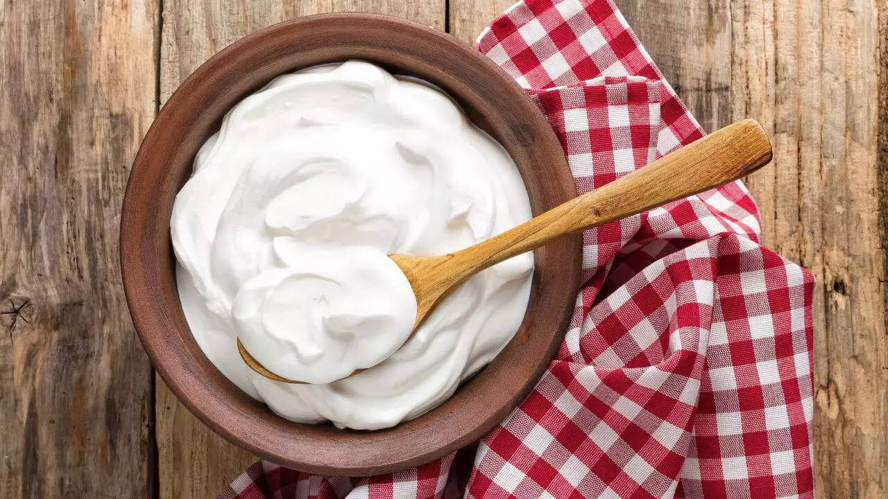 Curd Or Yogurt Health Benefits In Hindi