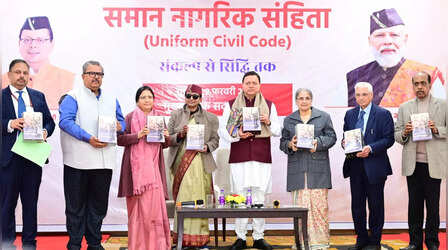 Uttarakhand UCC: सीएम धामी को विशेषज्ञ समिति ने सौंपा 'समान नागरिक संहिता' का ड्राफ्ट, कैबिनेट में जल्द किया जाएगा पेश
