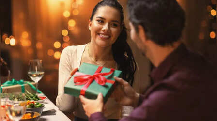 Women's Day Gift Ideas: मां, भाभी, गर्लफ्रेंड के चेहरे पर मुस्कान लाने के लिए उन्हें दें ये गिफ्ट्स, मिट जाएगी रिश्ते में आई खटास