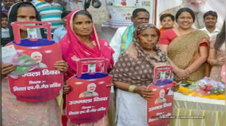 Ujjwala Yojana वाले रसोई गैस सिलेंडर पर जारी रहेगी 300 रुपए सब्सिडी, कैबिनेट ने दी मंजूरी