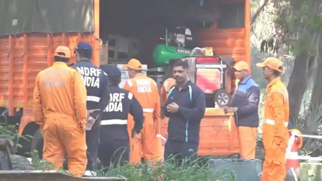 Child Fell in Delhi Jal Board 40 Feet Deep Borewell