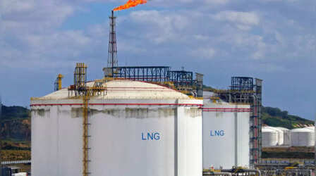 LNG Import In India: उत्पादन बढ़ने से घटेगा LNG का आयात, FY26 तक रह जाएगा 45%