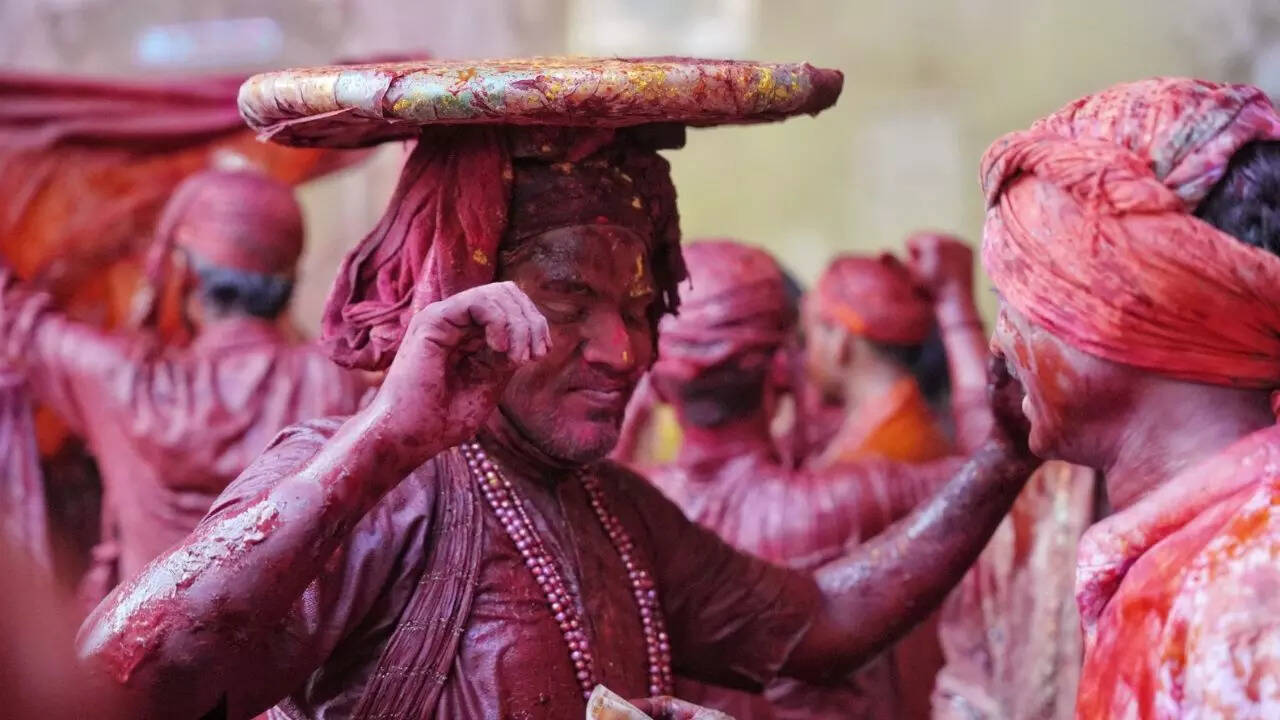 best ashram to stay free in mathura vrindavan during holi 2024