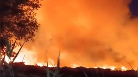 Noida News: 36 घंटे बाद भी नहीं बुझ पाई डंपिंग ग्राउंड में लगी आग, प्रशासन की नाकामी का उठ रहा धुंआ
