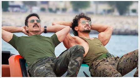 BMCM Box office Day 4: चौथे दिन पस्त पड़ी अक्षय-टाइगर की फिल्म, कलेक्शन देख निर्माताओं के निकले आंसू
