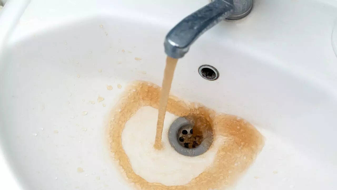 Contaminated Water Coming From Taps in Agra