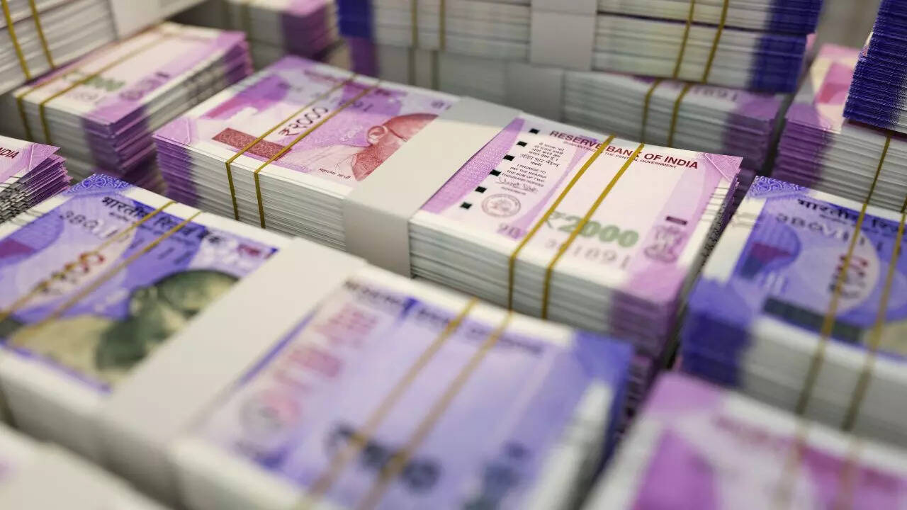 Reliance shares: चाचा ने खरीदें थे रिलायंस के शेयर, पता चलते ही भतीजा बना रातों-रात लखपति